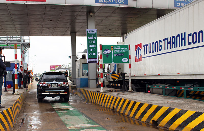 Triển khai hệ thống thu giá tự động VETC trạm thu vé Quảng Trị